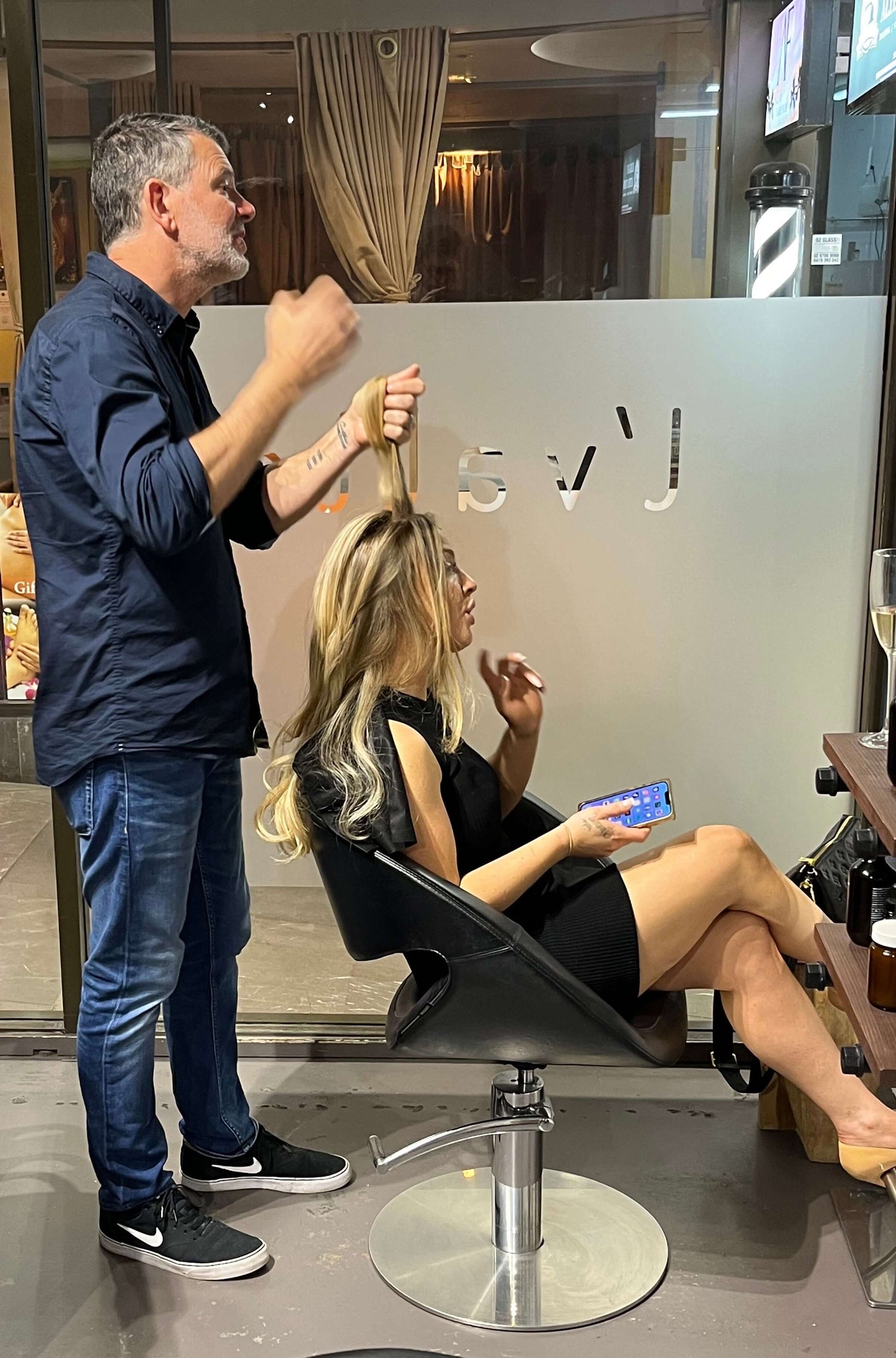 Hairstyling L'valle Lounge salon and store